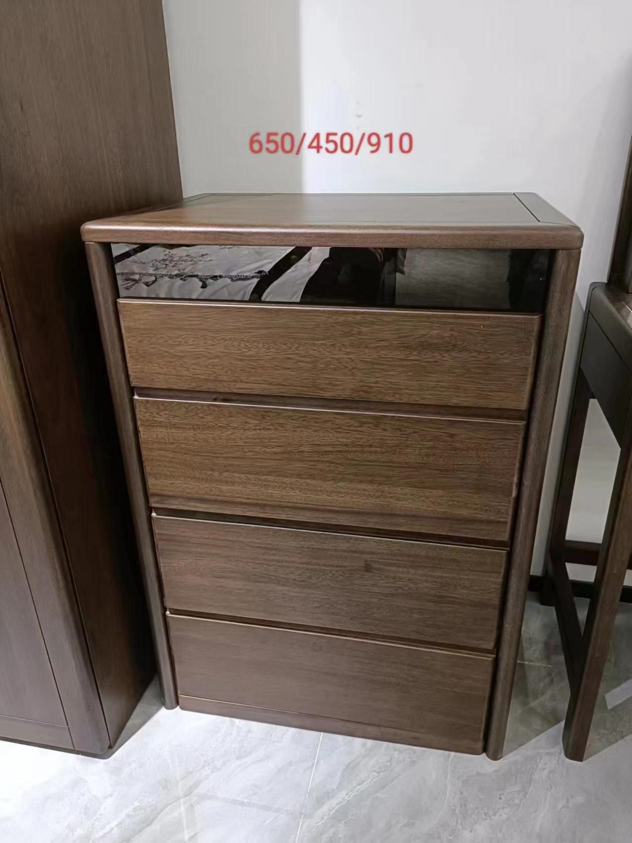 Customizable mirror table in Spagna, ebony, and mahogany finishes